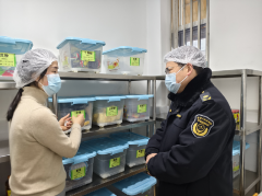 对辖区内学校食堂及周边食物运营单元开展全笼